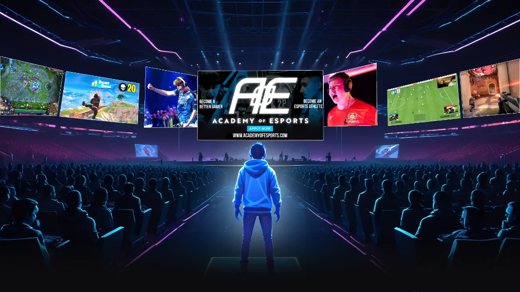 Academy of eSports – Bühne in einer eSports-Arena mit Publikum und Spiele-Leinwänden